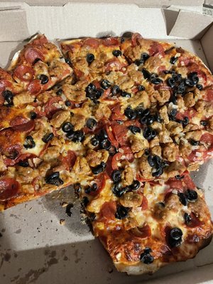 Minelli's Pizza by null