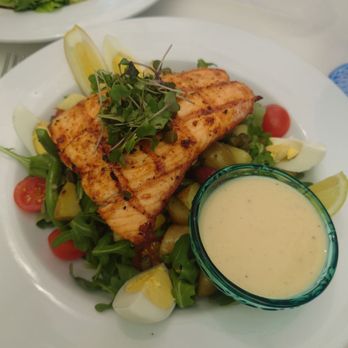 Cafe Wisteria - Salmon Salad - Cafes Near Me - Menlo Park, California
