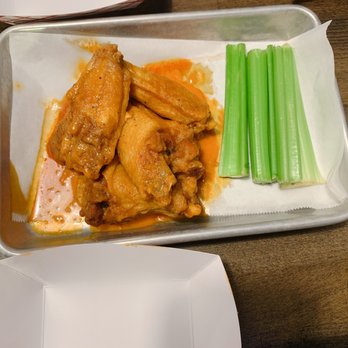 Benchwarmer's - Buffalo wings. Their blue cheese is to die for - American Near Me - Atlanta, Georgia