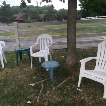 Brooksedge Park Bark Park - Sitting area in small dog area - Dog Parks Near Me - Westerville, Ohio