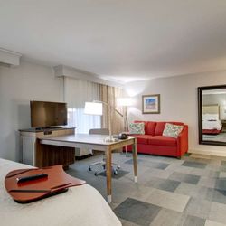 Hampton Inn & Suites Springfield/Downtown - Guest room
