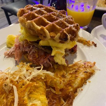 Honeybear Cafe - Sugar & Spice Waffle Sandwich - Breakfast & Brunch Near Me - Chicago, Illinois