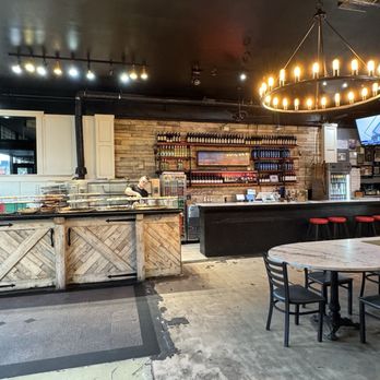 Due Amici Pizza & Pasta Bar - Pizza Near Me - Tampa, Florida