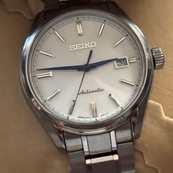 Unique Jewelers - My Seiko serviced to have links put back on.