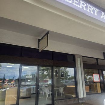 Oak Berry Acai - Entrance from parking lot - Acai Bowls Near Me - Honolulu, Hawaii Oak Berry Acai - Entrance from parking lot - Acai Bowls Near Me - Honolulu, Hawaii