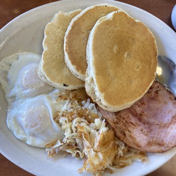 Bobbie's Southern Kitchen - Silver Dollar Pancakes with smoked ham, hash browns & 2 eggs - American Near Me - San Antonio, Texas