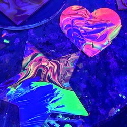 Saratoga Paint & Sip Studio - Fun, messy, and blacklight -friendly fluid art!
