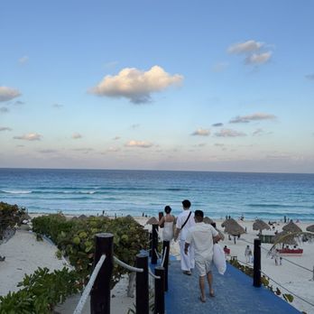 Playa Delfines - 5pm - Beaches Near Me - Cancún, ROO Playa Delfines - 5pm - Beaches Near Me - Cancún, ROO