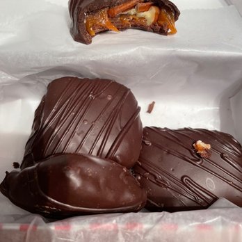 Yummies Candy & Nuts - Look at this.  I told you the size is amazing. - Candy Stores Near Me - Kittery, Maine
