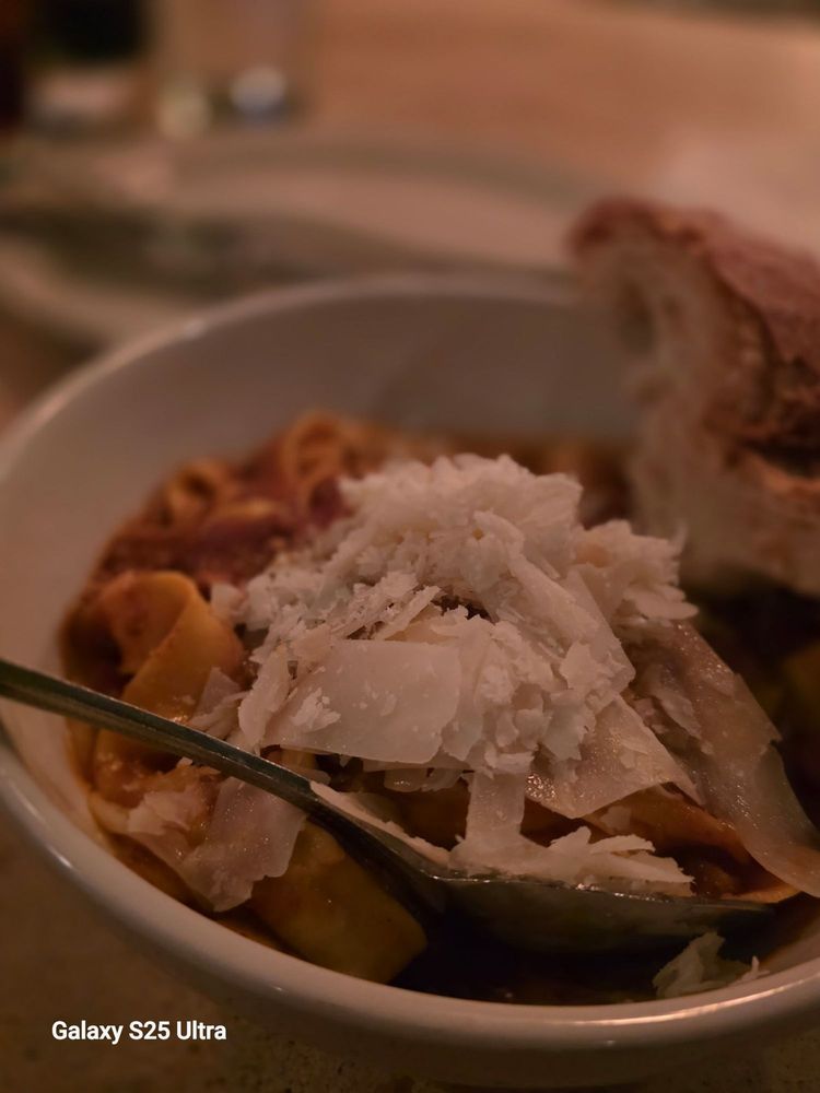 Social spots from Vinoteca Poscol