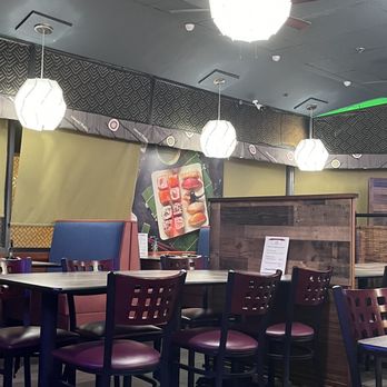 Sushi Momoyama - Dining area - Sushi Bars Near Me - Concord, California Sushi Momoyama - Dining area - Sushi Bars Near Me - Concord, California