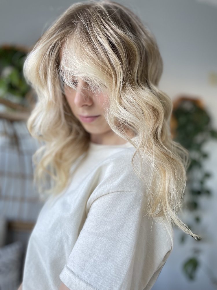 Lavish Hair Lounge Logo