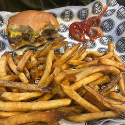 Brother's order (cheeseburger with ketchup)