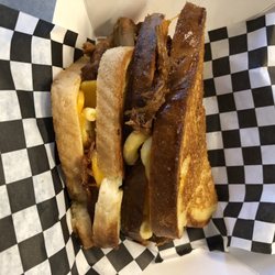 Food Truck Mafia - The Hemi: Pulled Pork, Mac and Cheese, Cheddar Cheese on Grilled French Bread