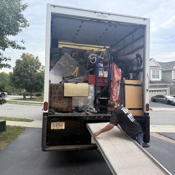 Big Man's Moving Company - We barely fit but made it! 26 foot truck - Movers Near Me - Clearwater, Florida Big Man's Moving Company - We barely fit but made it! 26 foot truck - Movers Near Me - Clearwater, Florida