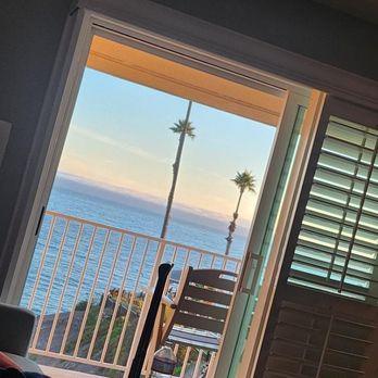 Shore Cliff Hotel - View from bed - Hotels Near Me - Pismo Beach, California Shore Cliff Hotel - View from bed - Hotels Near Me - Pismo Beach, California