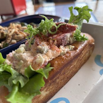Garbo’s - Maine lobster roll - Seafood Near Me - Austin, Texas