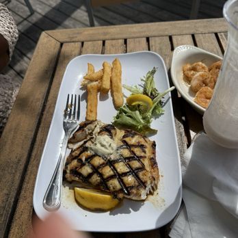Harpoon Harry's Beachfront Restaurant - The fries were not included.. just the fish. No seasoning!!!! - Seafood Near Me - Panama City Bch, Florida