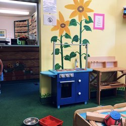 Charles R McCormick, MD, FAAP - Waiting/play area and front desk