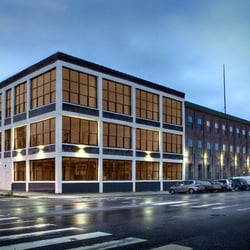 2424 Studios - Renovated Facade