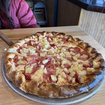 The Blind Onion Pizza & Pub - Hawaiian pizza - Pizza Near Me - Reno, Nevada