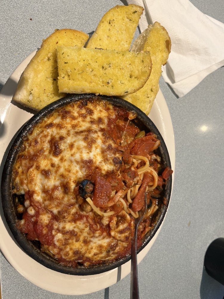Hometown Pizza - Carrollton Logo