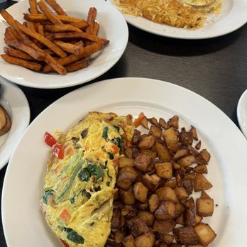 Bea Bea's - Coffee & Tea Near Me - Burbank, California