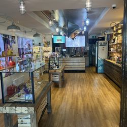 Stok'd Cannabis - Store floor