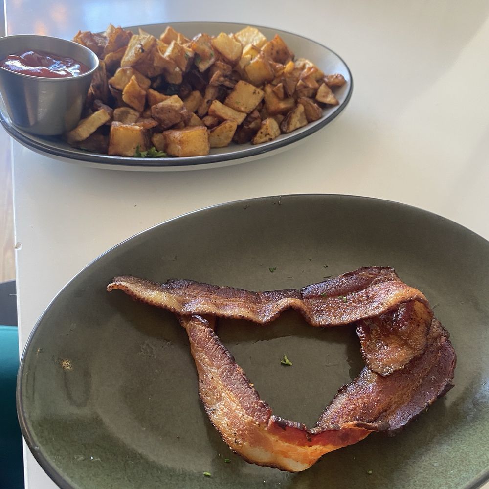 The Magnolia - Side of bacon and a side of homefries - Breakfast & Brunch Near Me - Palatka, Florida