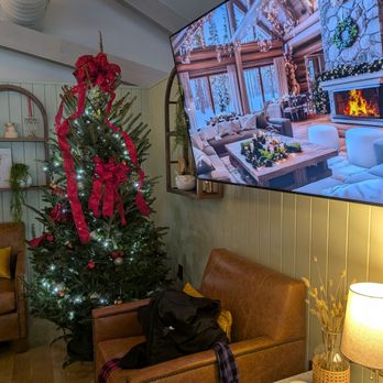 Elliott's - More holiday decor for upstairs group events - Southern Near Me - Peachtree City, Georgia