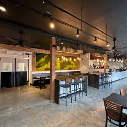 Cafe Omni - Side entrance into customer seating
