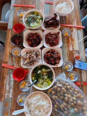 Bamee Tee - Vietnamese Sandwiches, Milk Teas, & Snacks by null