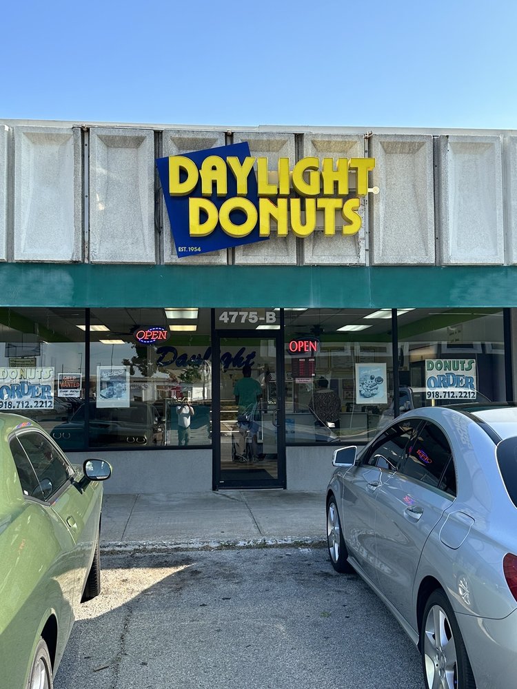 DAYLIGHT DONUTS - Updated March 2026 - 11 Photos - 4775 S Harvard Ave ...