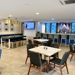 Fenwick Shores, Tapestry Collection by Hilton - The bar/breakfast and lunch area.