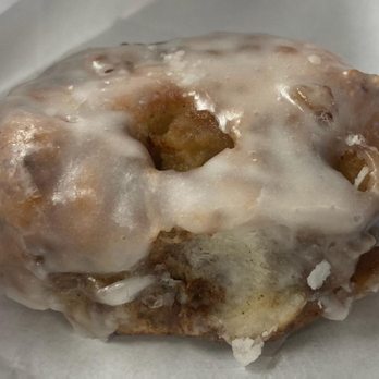 Ellesons Bakery - Apple Fritter - Bakeries Near Me - Sycamore, Illinois