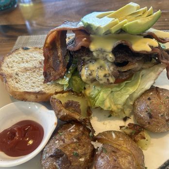Merriman's - Double patty smash burger with bacon and avocado - Hawaiian Near Me - Kamuela, Hawaii Merriman's - Double patty smash burger with bacon and avocado - Hawaiian Near Me - Kamuela, Hawaii