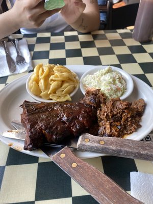 Barnstormer Barbeque by null