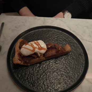 L'Accolade - Apple pie / turnover - French Near Me - New York, New York L'Accolade - Apple pie / turnover - French Near Me - New York, New York