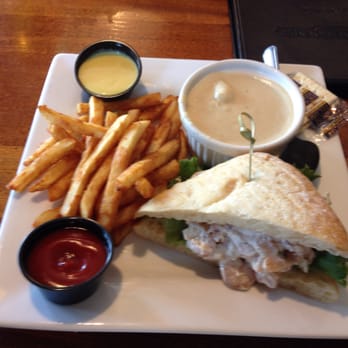 Federal House - Shrimp sandwich and the best crab soup!! - American Near Me - Annapolis, Maryland