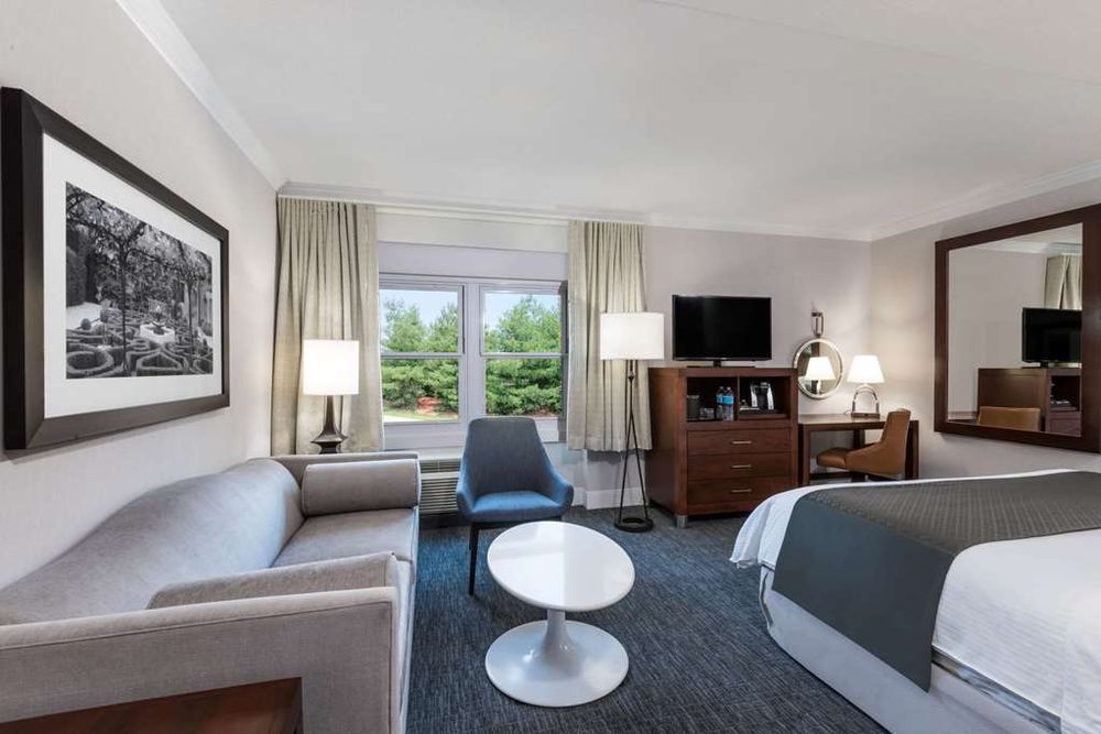 WYNDHAM HAMILTON PARK HOTEL AND CONFERENCE CENTER 138 Photos & 74