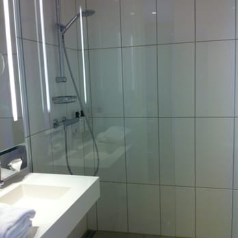 Scandic Copenhagen - Bathroom w shower - Hotels Near Me - Copenhagen, 84
