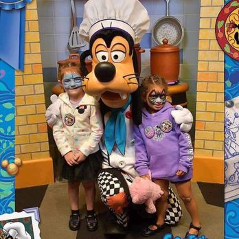 Goofy's Kitchen - Goofy at the front of restaurant - American Near Me - Anaheim, California