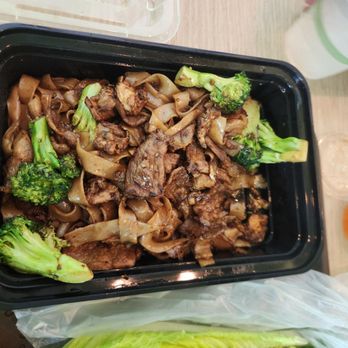 Bangkok Chef - Pad See Ew /w Pork - Thai Near Me - Honolulu, Hawaii
