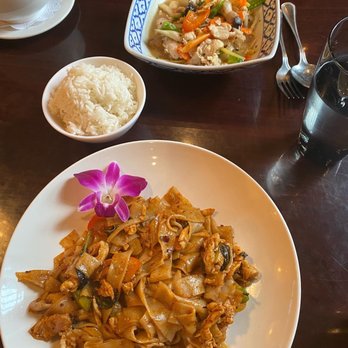 Tai Me Up - Thai ginger chicken drunken noodle chicken - Thai Near Me - Phoenixville, Pennsylvania Tai Me Up - Thai ginger chicken drunken noodle chicken - Thai Near Me - Phoenixville, Pennsylvania