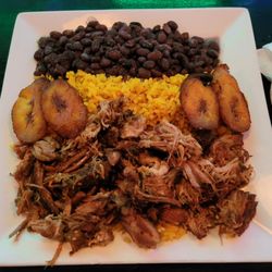 Alex Lounge Bar & Grill - Pernil lunch special