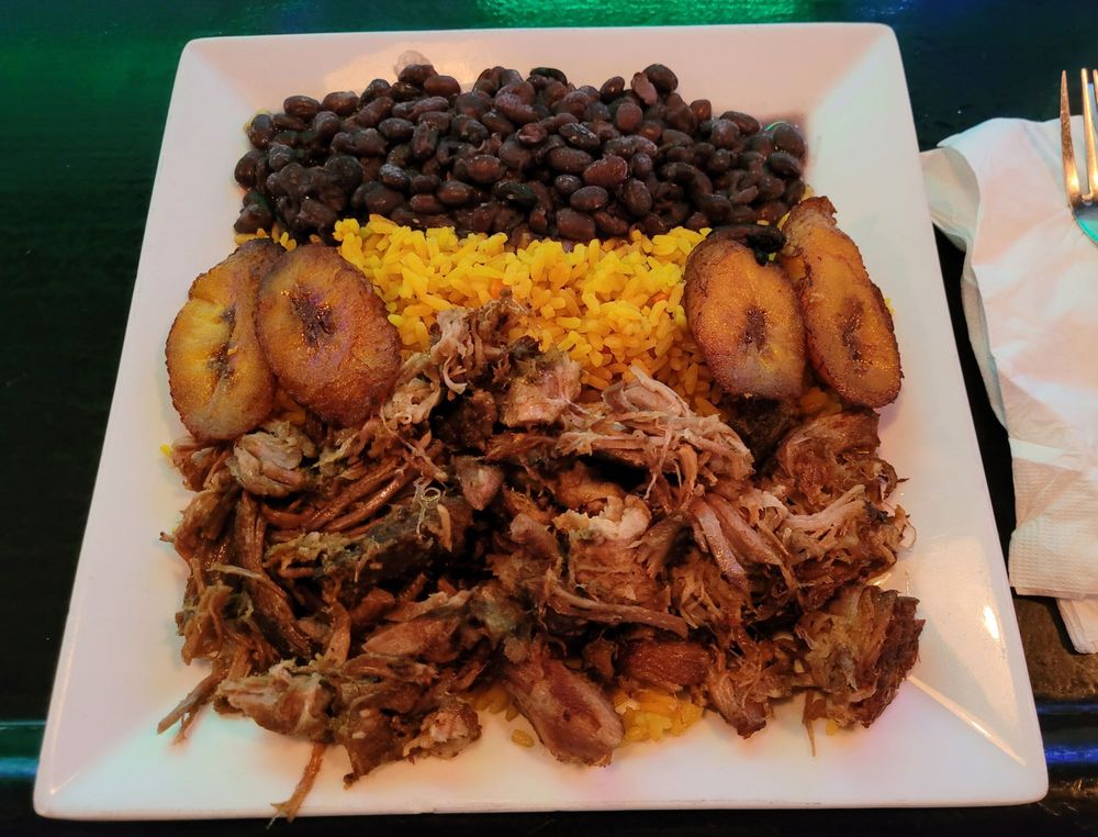 Alex Lounge Bar & Grill