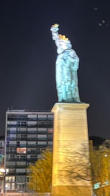 Statue of Liberty by null