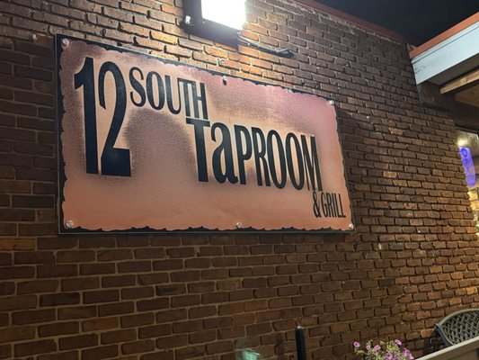 12 South Taproom and Grill by null