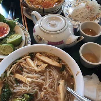 Thuy's Noodle Shop - Tasteless pho with MISSING ingredients and chipped teapot. Lackluster curry too. - Vietnamese Near Me - Bisbee, Arizona Thuy's Noodle Shop - Tasteless pho with MISSING ingredients and chipped teapot. Lackluster curry too. - Vietnamese Near Me - Bisbee, Arizona