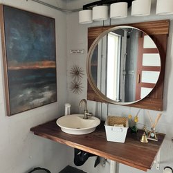 Brasserie 823 - CUTE AND CLEAN BATHROOM